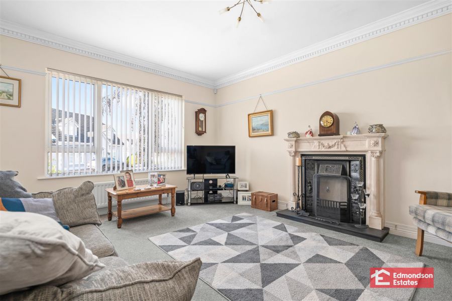 4 Woodcroft Brae