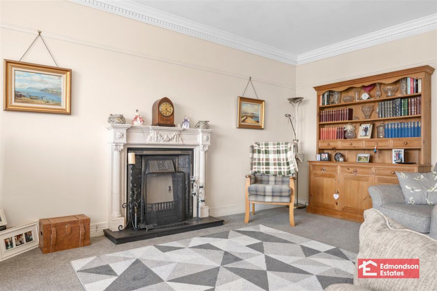4 Woodcroft Brae