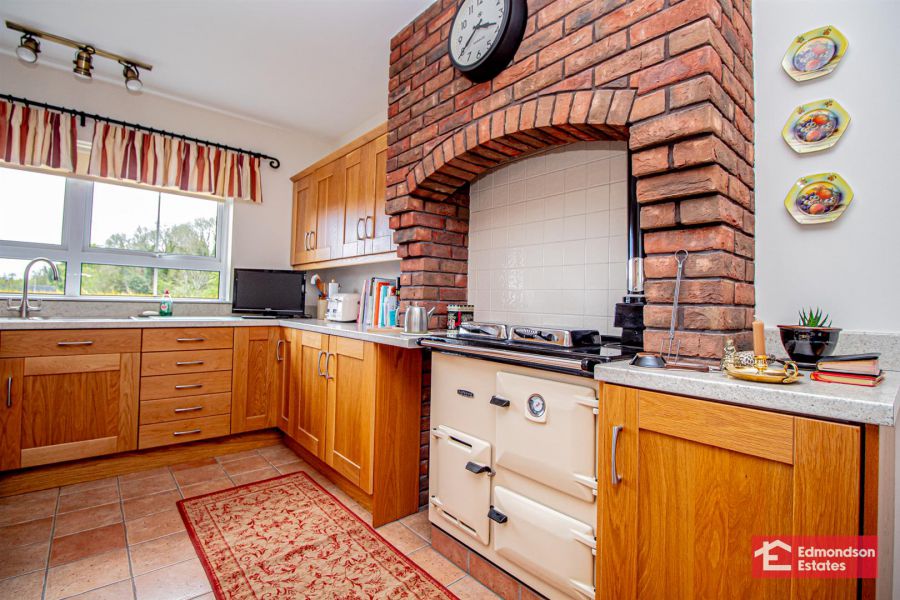 16 Dreen Road