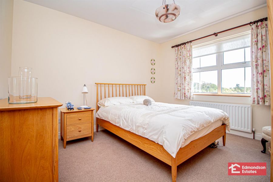 16 Dreen Road