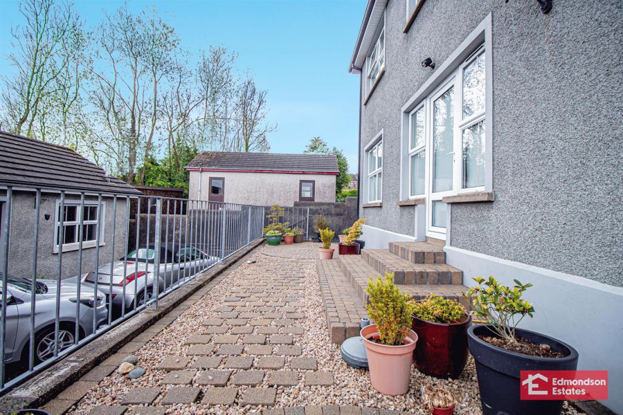 16 Dreen Road