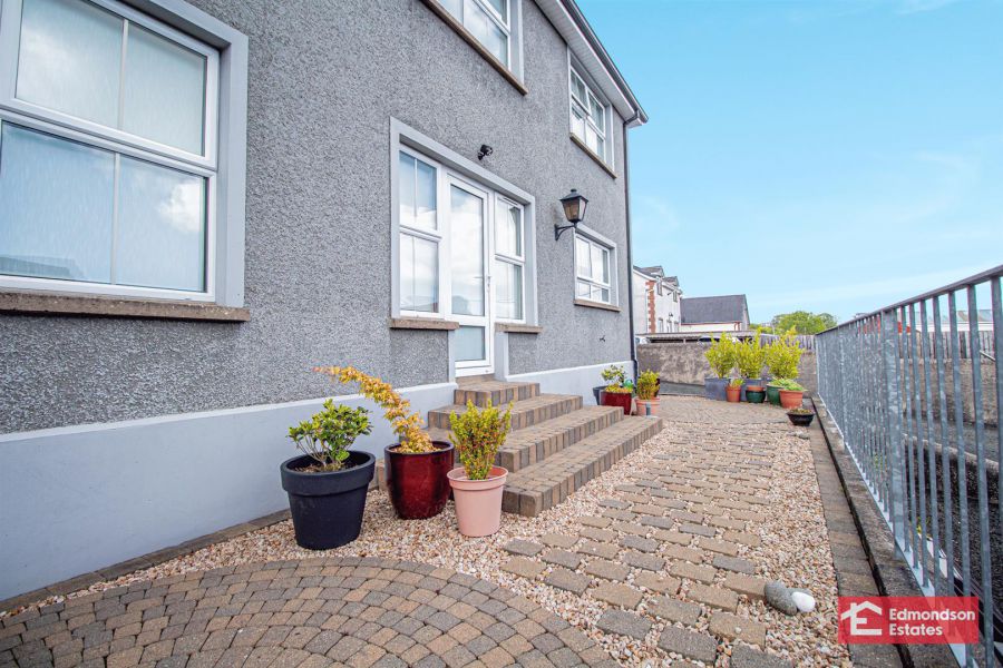16 Dreen Road