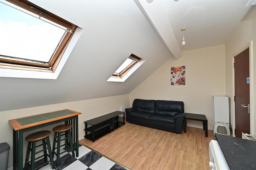 16C Meadowbank Street