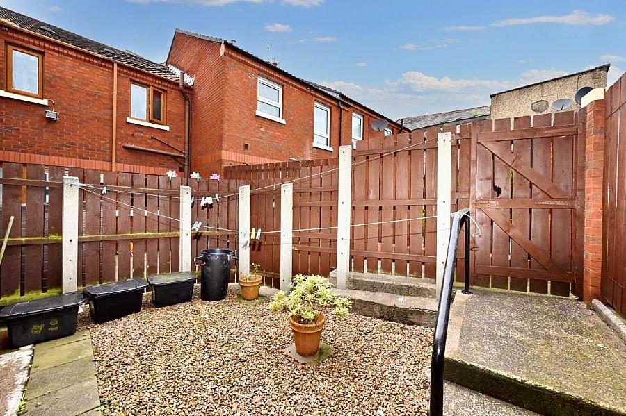 22 Thames Court