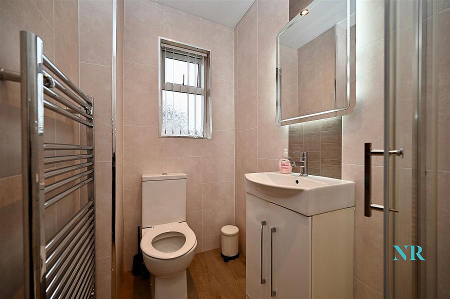 10 Ailesbury Crescent