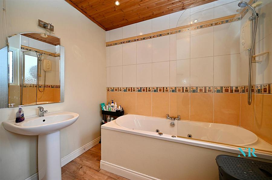 10 Ailesbury Crescent