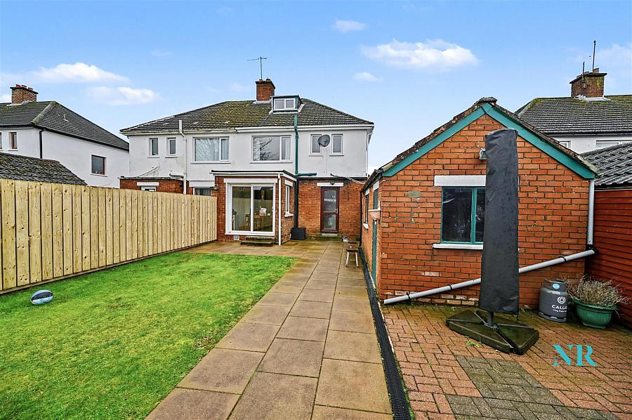 10 Ailesbury Crescent