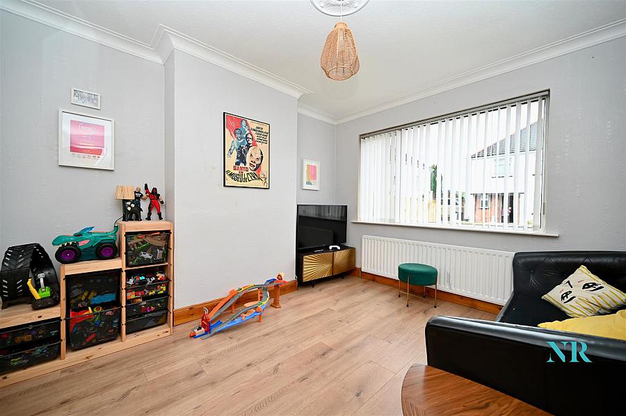 10 Ailesbury Crescent