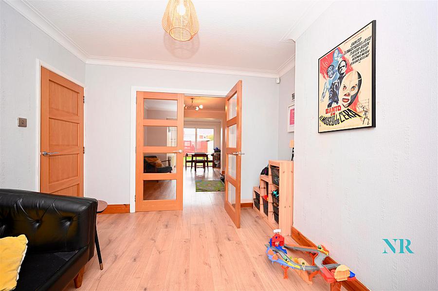 10 Ailesbury Crescent