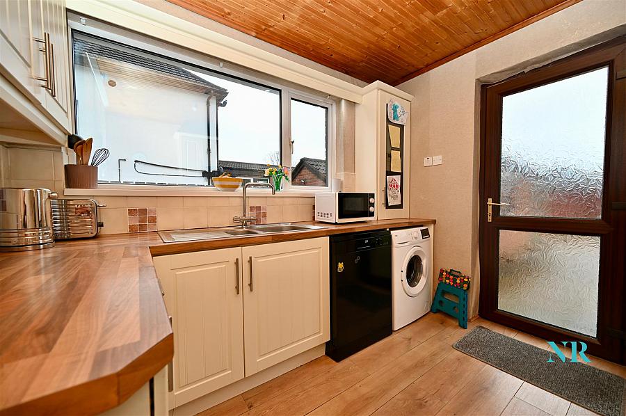 10 Ailesbury Crescent