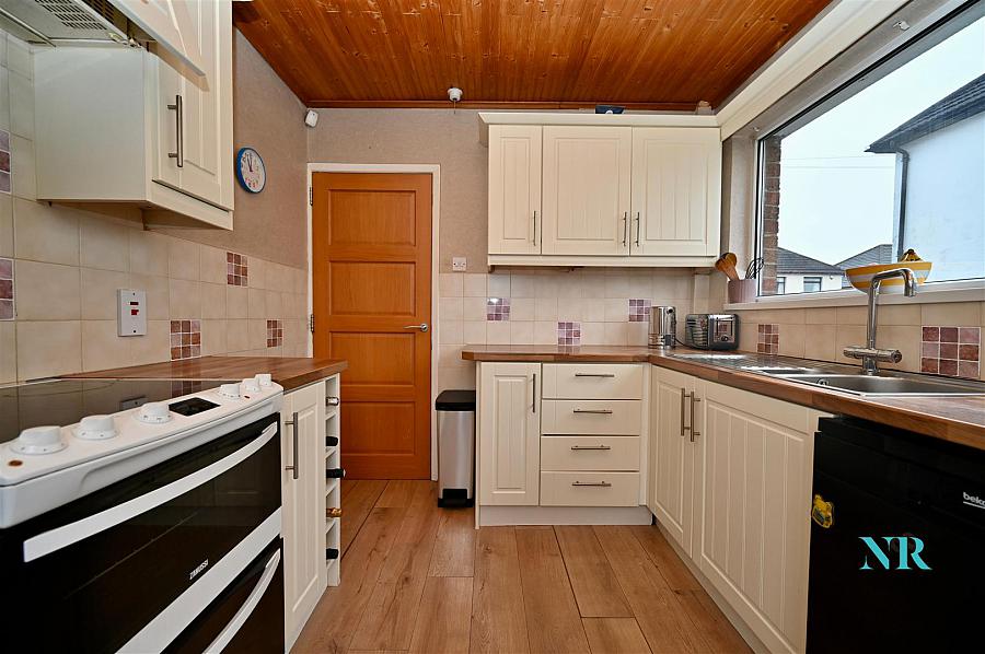 10 Ailesbury Crescent