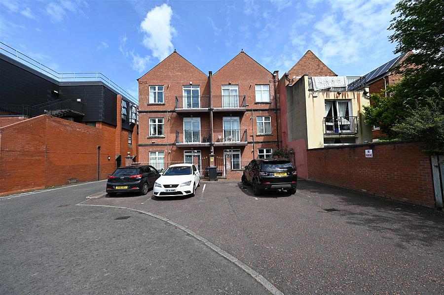 Apt A, 52 Wellington Park