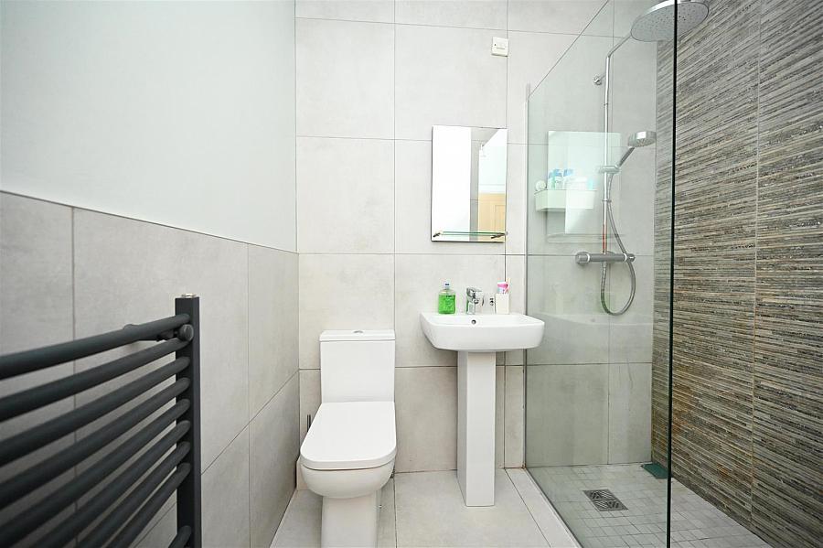 Apt A, 52 Wellington Park