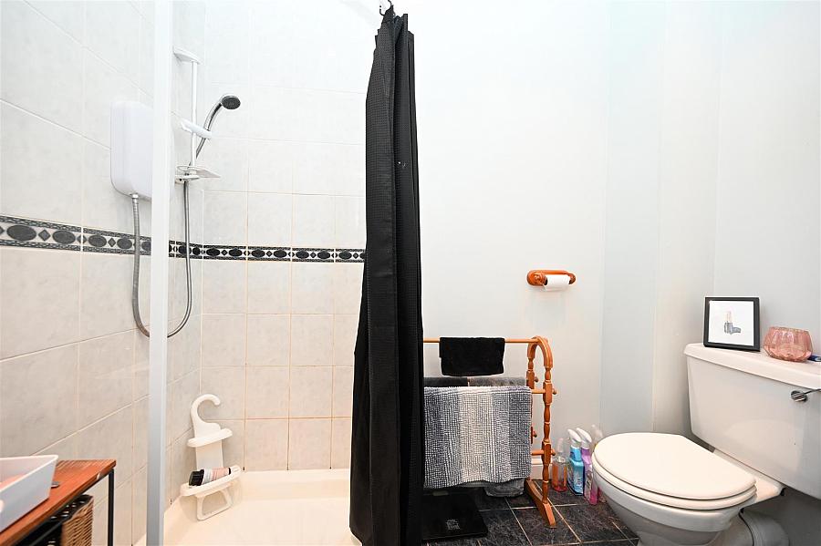 Apt A, 52 Wellington Park