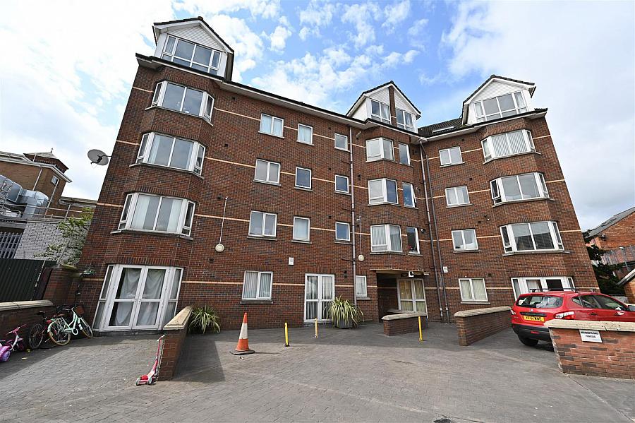 42 University Court, 3-5 university road (non hmo), belfast, BT7 1NA