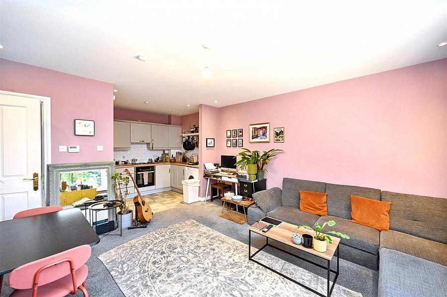 Apartment 7 16 Annadale Avenue