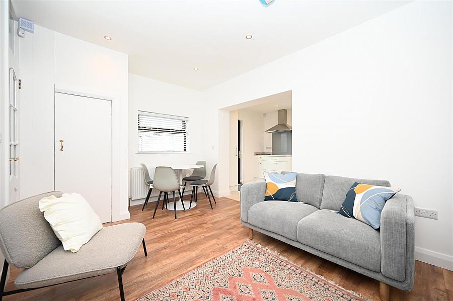 2 Silverstream Gardens