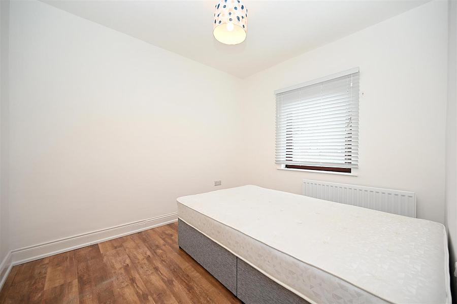 2 Silverstream Gardens