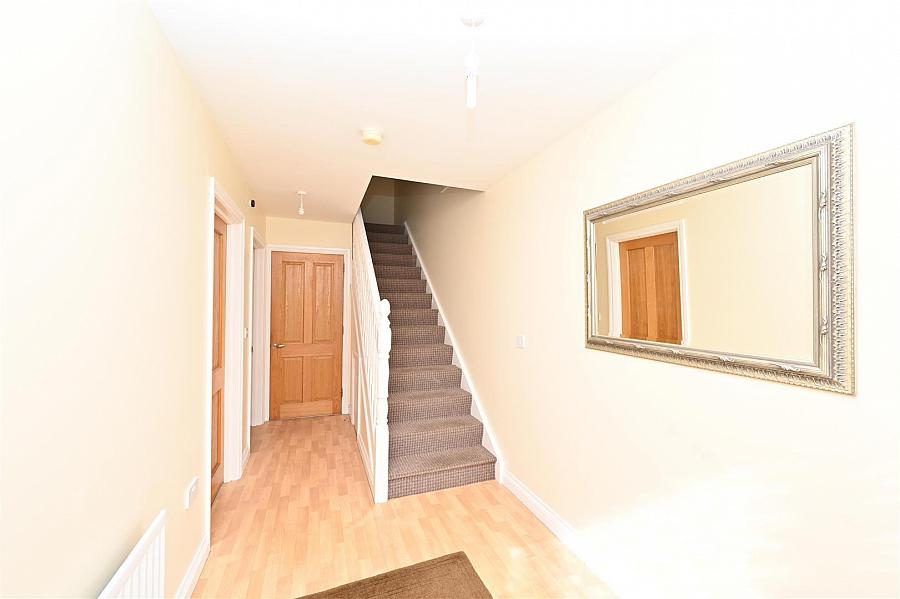 40a Glenholm Park