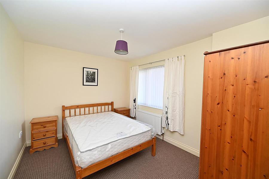 40a Glenholm Park