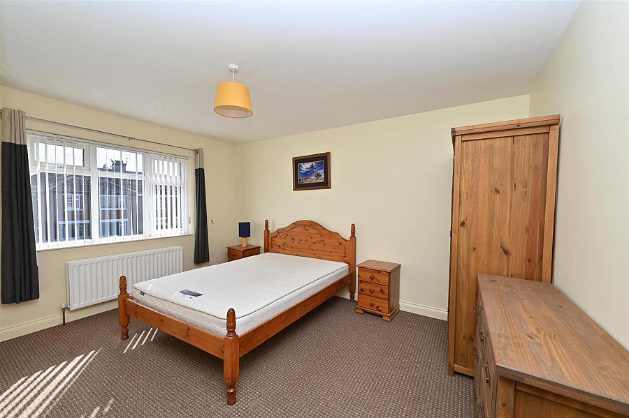 40a Glenholm Park
