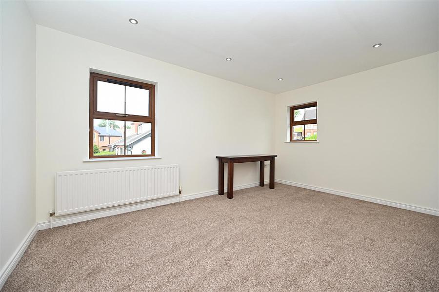 1a Knockvale Park