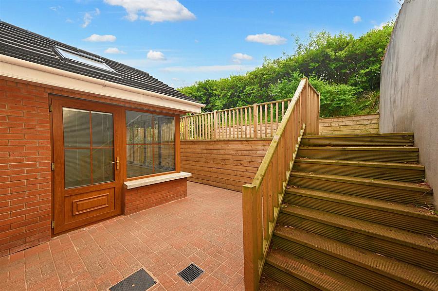 1a Knockvale Park