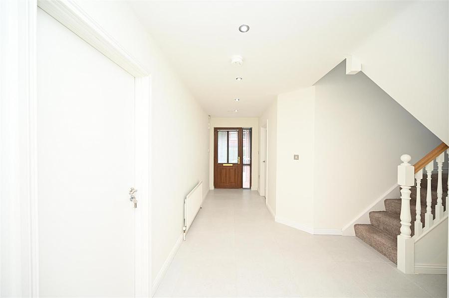 1a Knockvale Park
