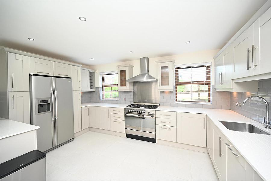 1a Knockvale Park