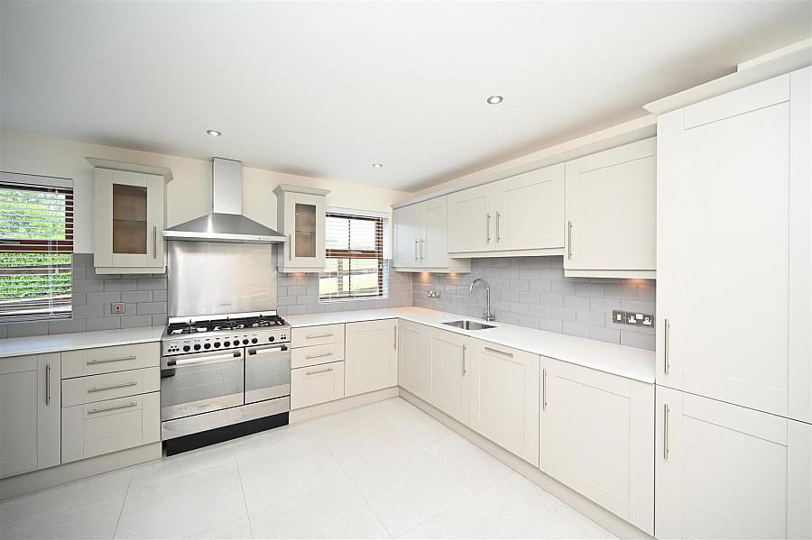 1a Knockvale Park
