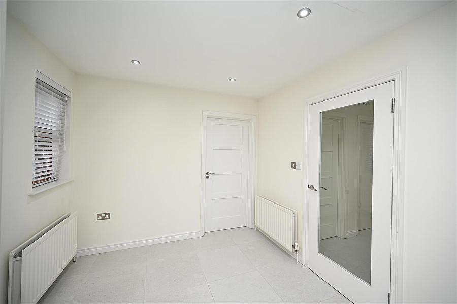 1a Knockvale Park