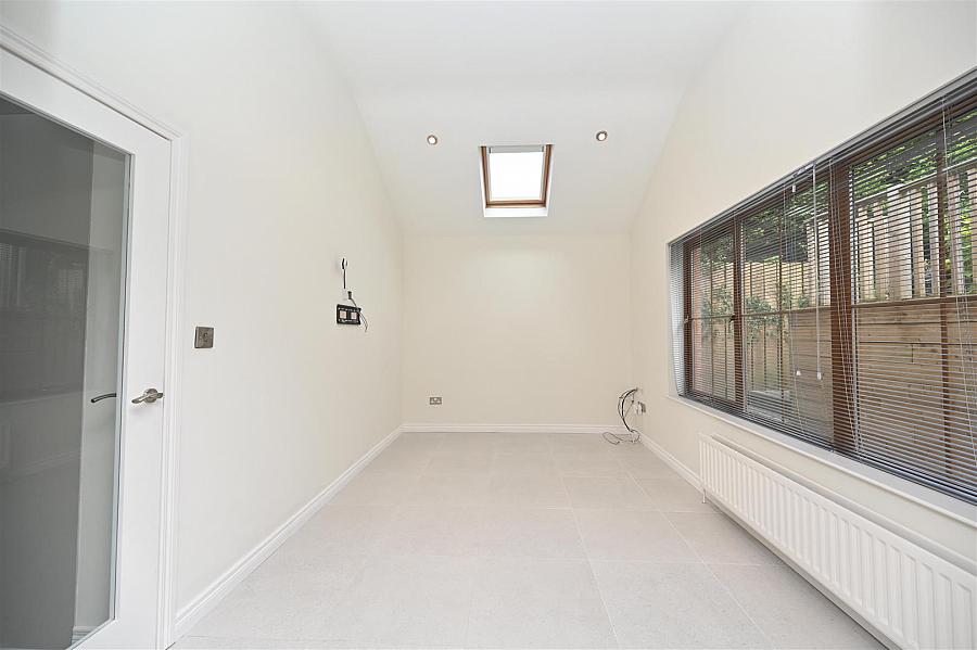 1a Knockvale Park