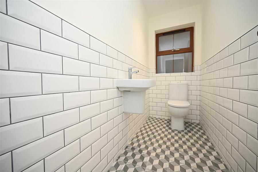 1a Knockvale Park
