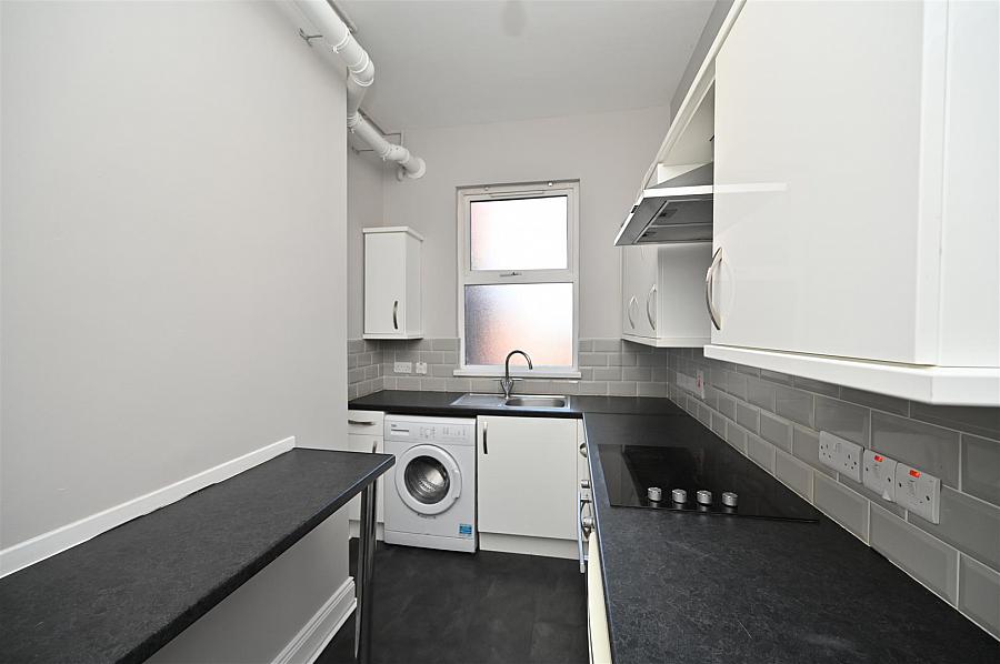 Apt 2 34 North Parade