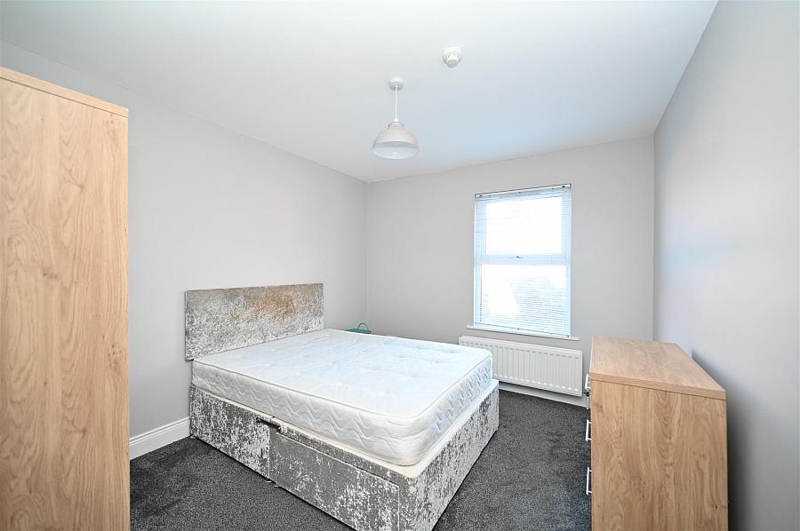 Apt 2 34 North Parade