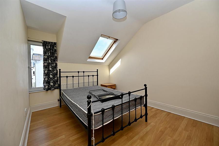 Apt 2, 17 Wellesley Avenue