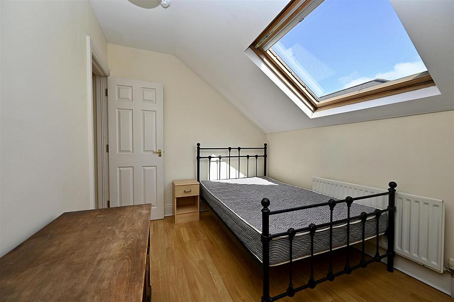 Apt 2, 17 Wellesley Avenue