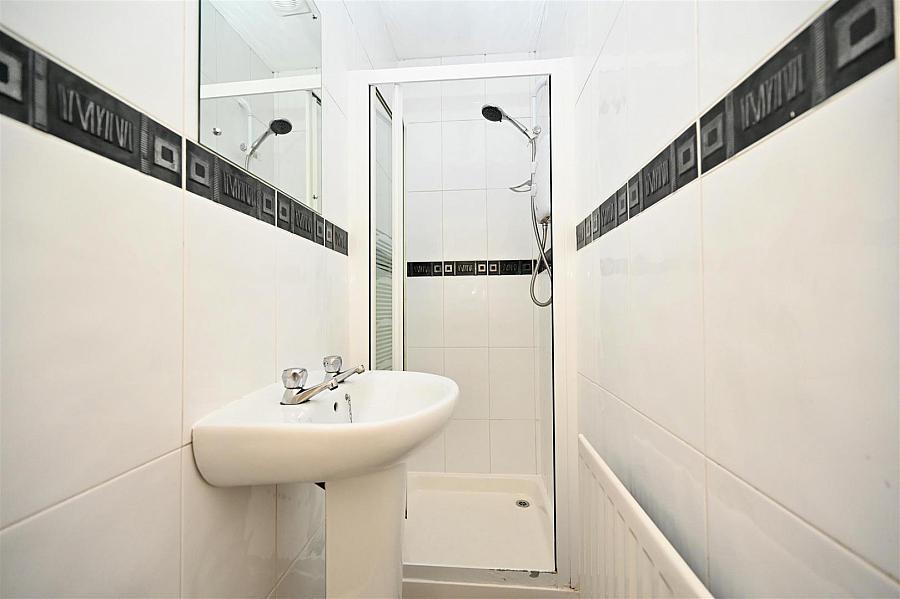 Apt 2, 17 Wellesley Avenue