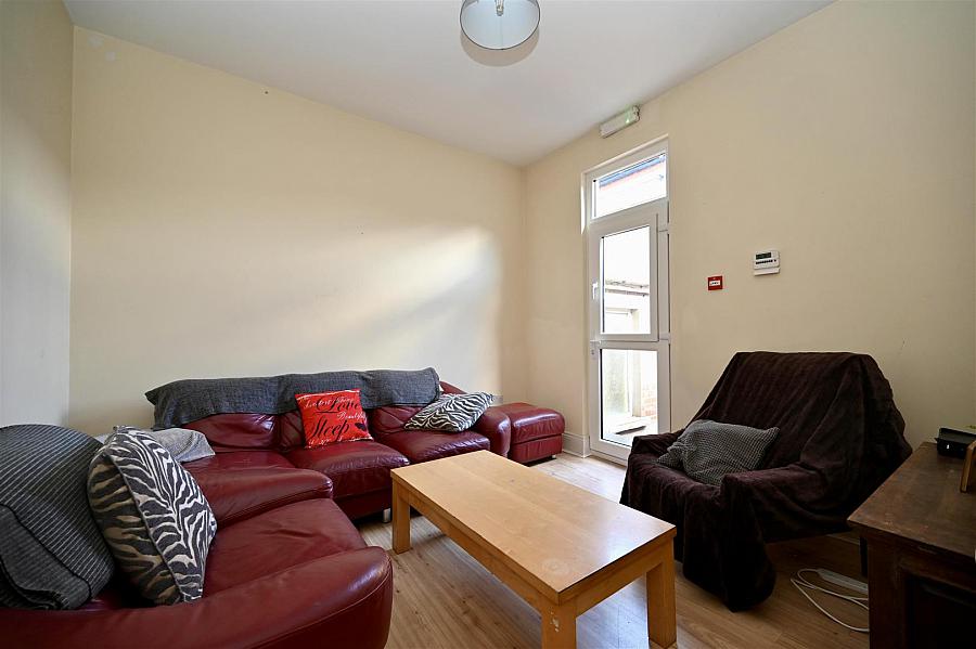 Apt 2, 17 Wellesley Avenue