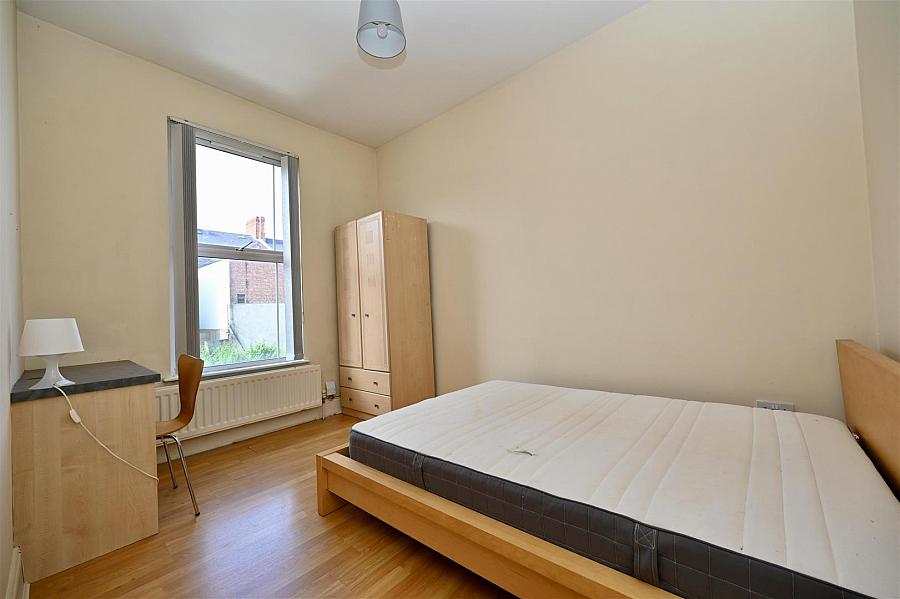 Apt 2, 17 Wellesley Avenue