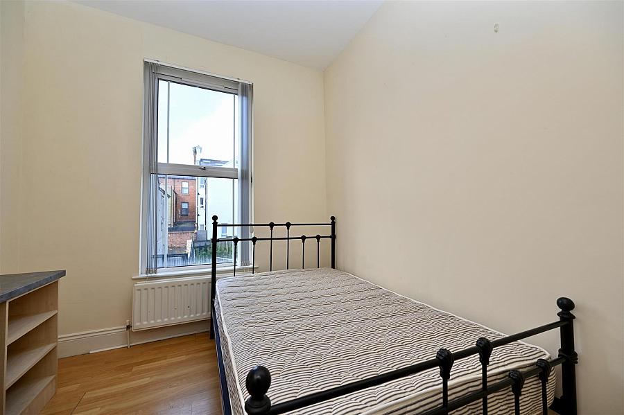 Apt 2, 17 Wellesley Avenue