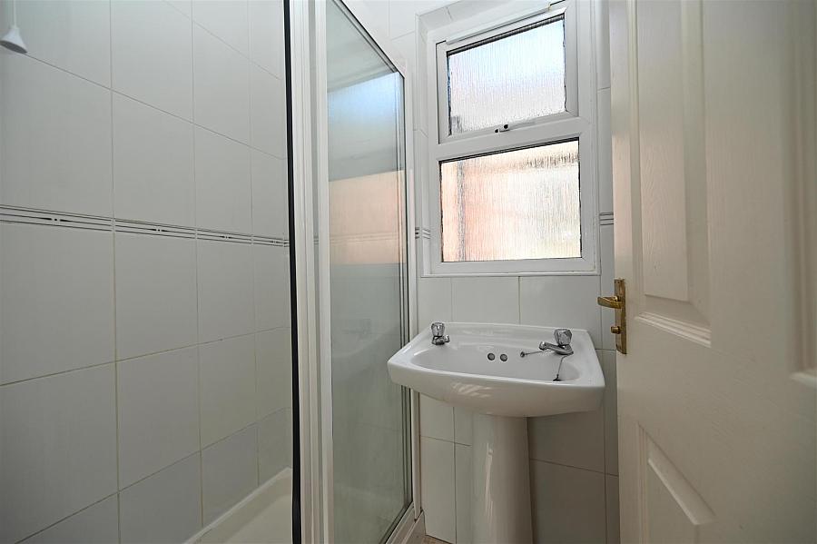 Apt 2, 17 Wellesley Avenue