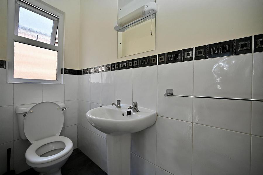 Apt 2, 17 Wellesley Avenue