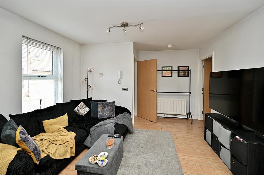 Apt 2, 61 Central Avenue