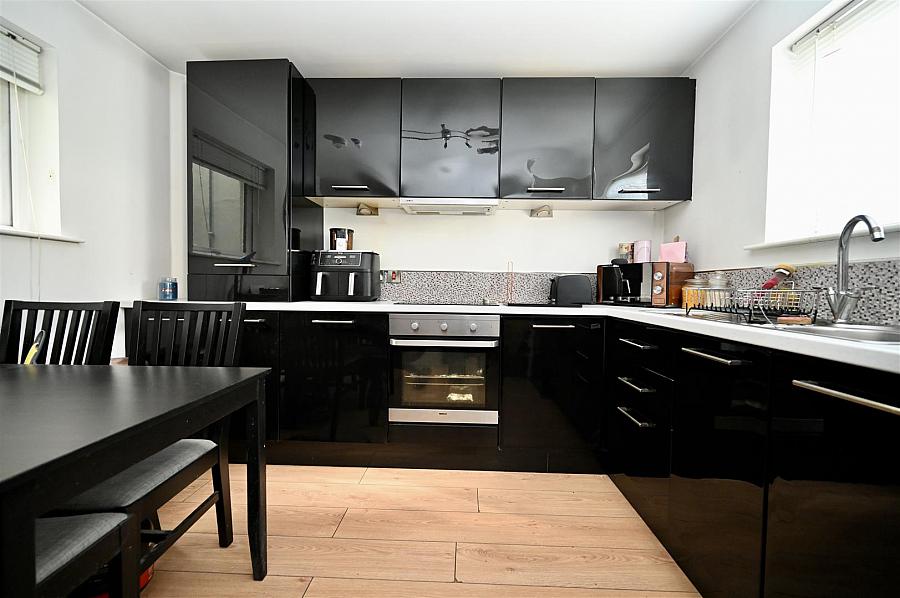 Apt 2, 61 Central Avenue