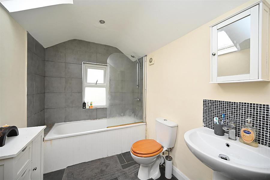 14 Meadowbank Place