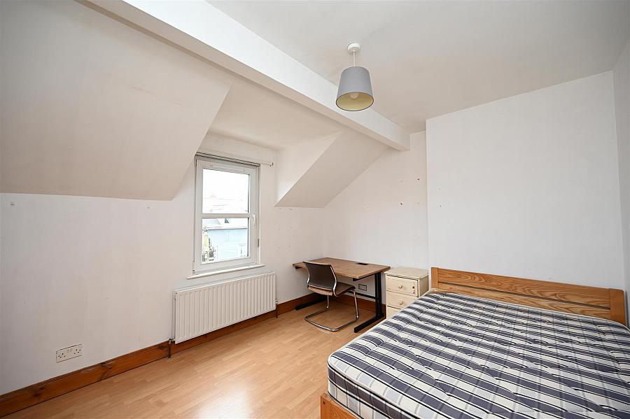 15 Wellington Park Avenue