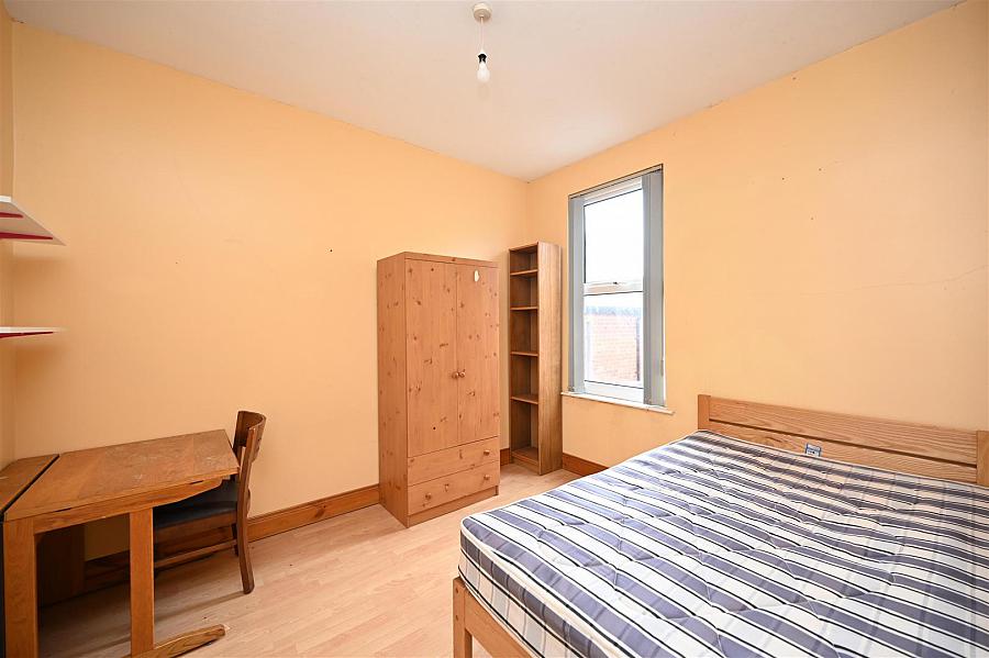 15 Wellington Park Avenue