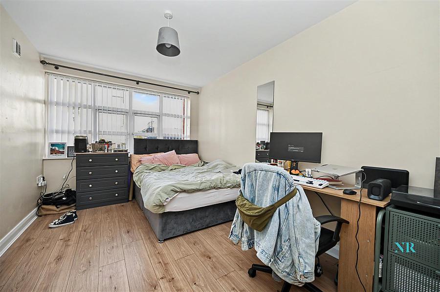 Apt 5 Firmount Building 2 Old Bakers Court