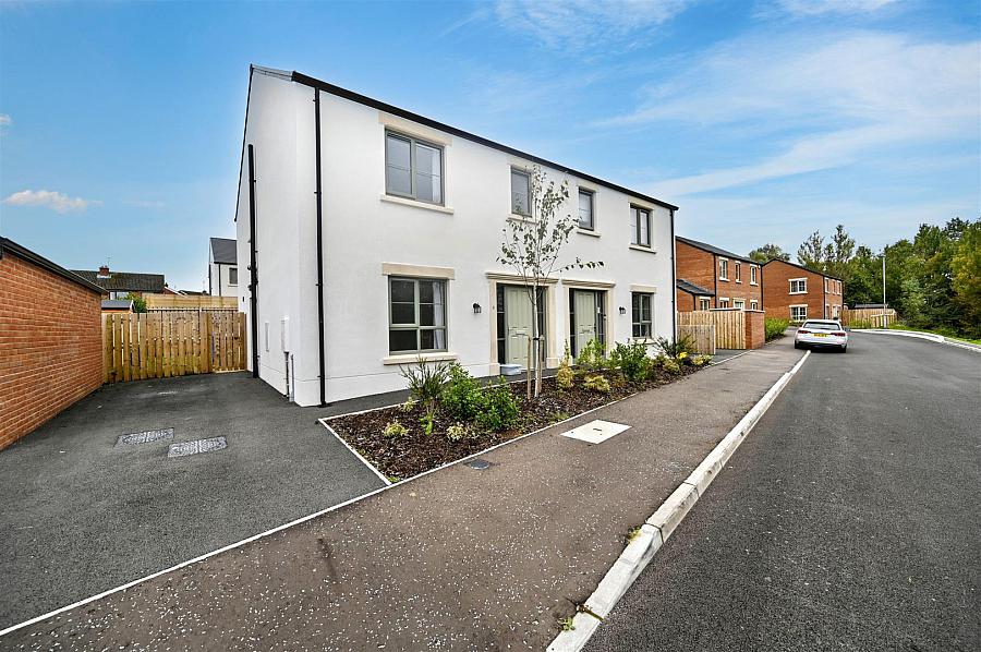 9 Castlelodge Gardens